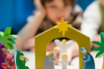 Comment placer les personnages dans la crèche de Noël ?